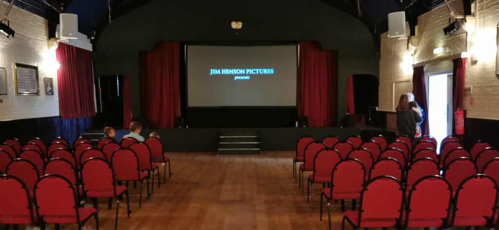 outside cinema screens for hire